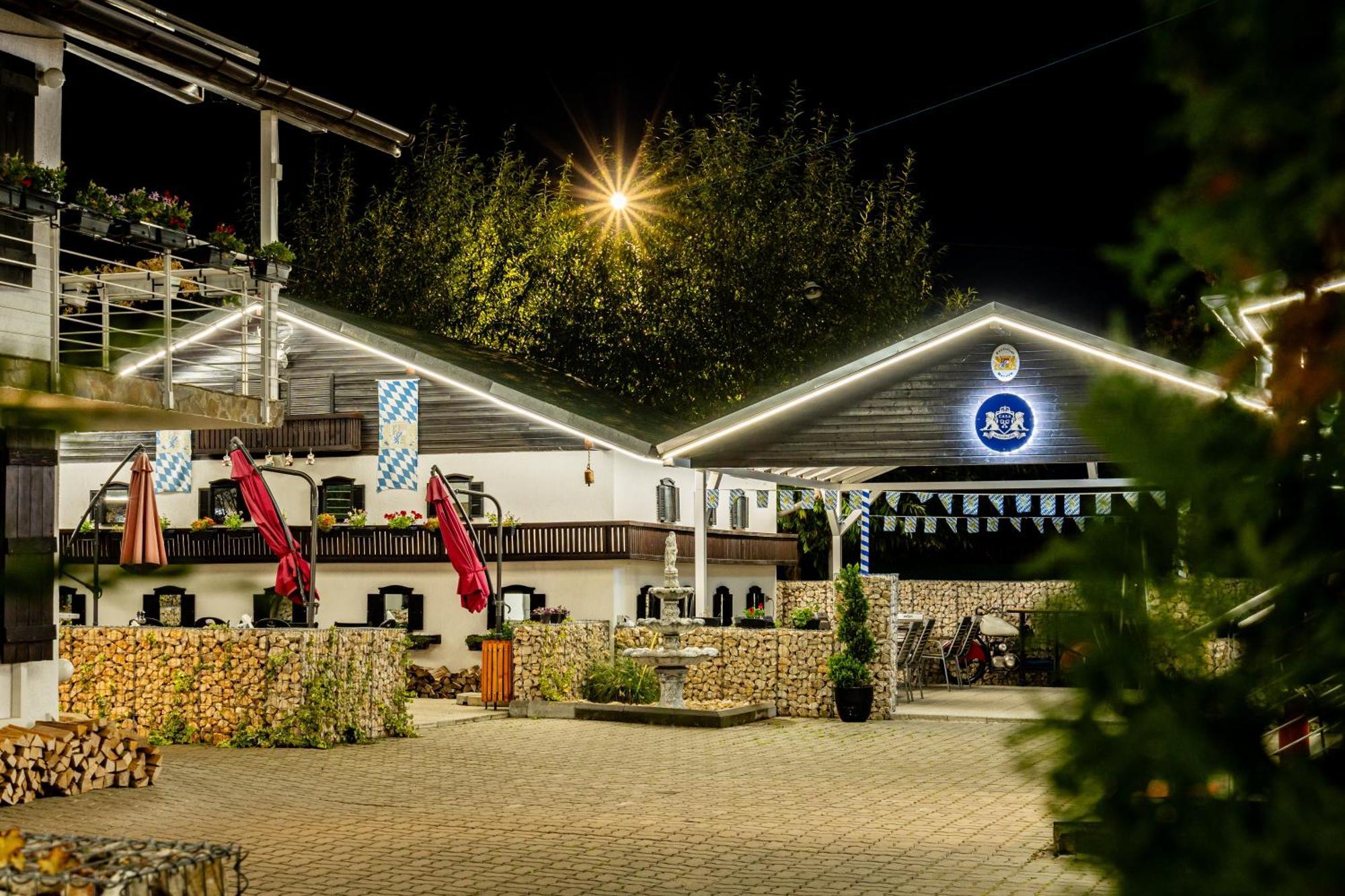 Casa Augsburg Hotell Băneşti Eksteriør bilde