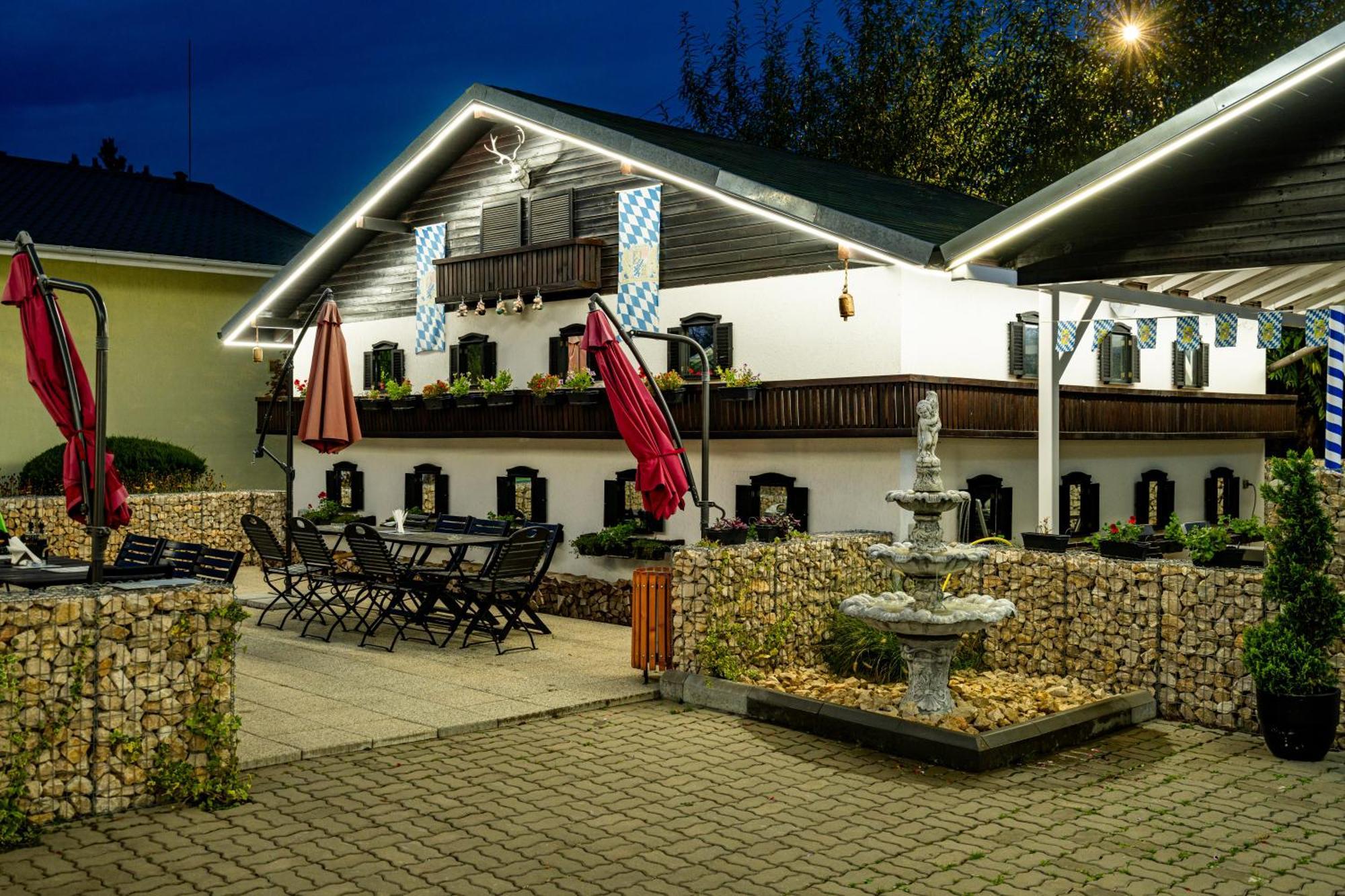 Casa Augsburg Hotell Băneşti Eksteriør bilde