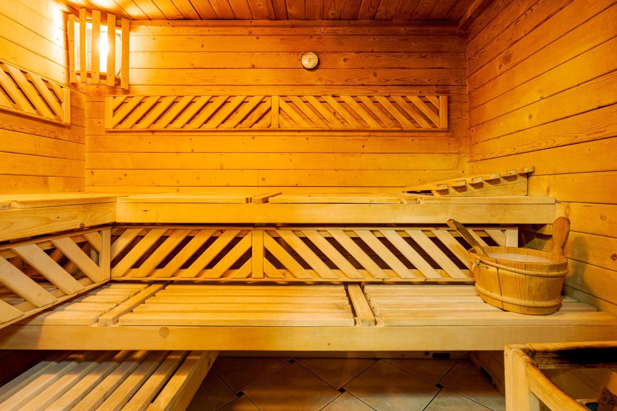 Casa Augsburg Hotell Băneşti Eksteriør bilde