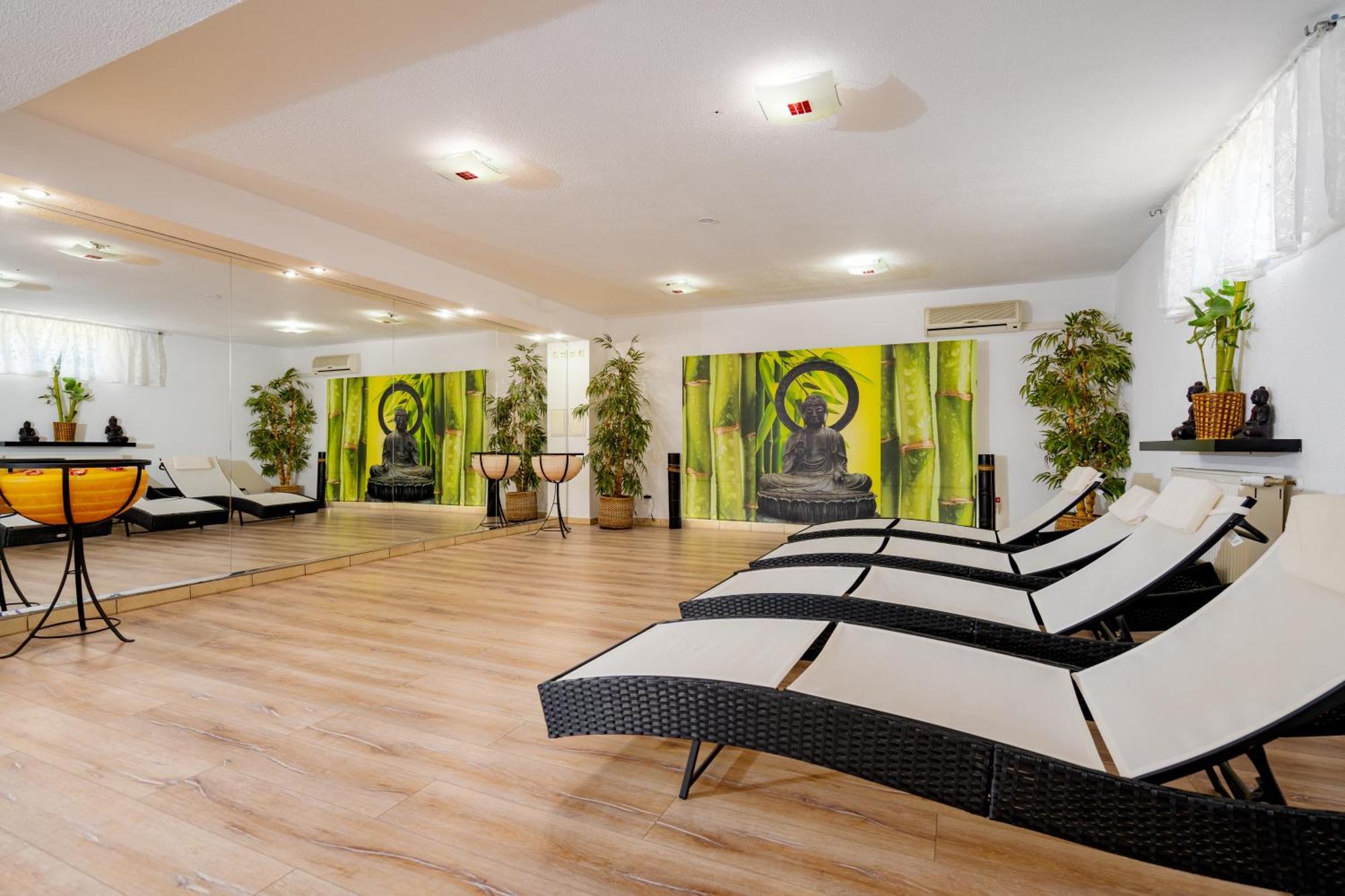 Casa Augsburg Hotell Băneşti Eksteriør bilde
