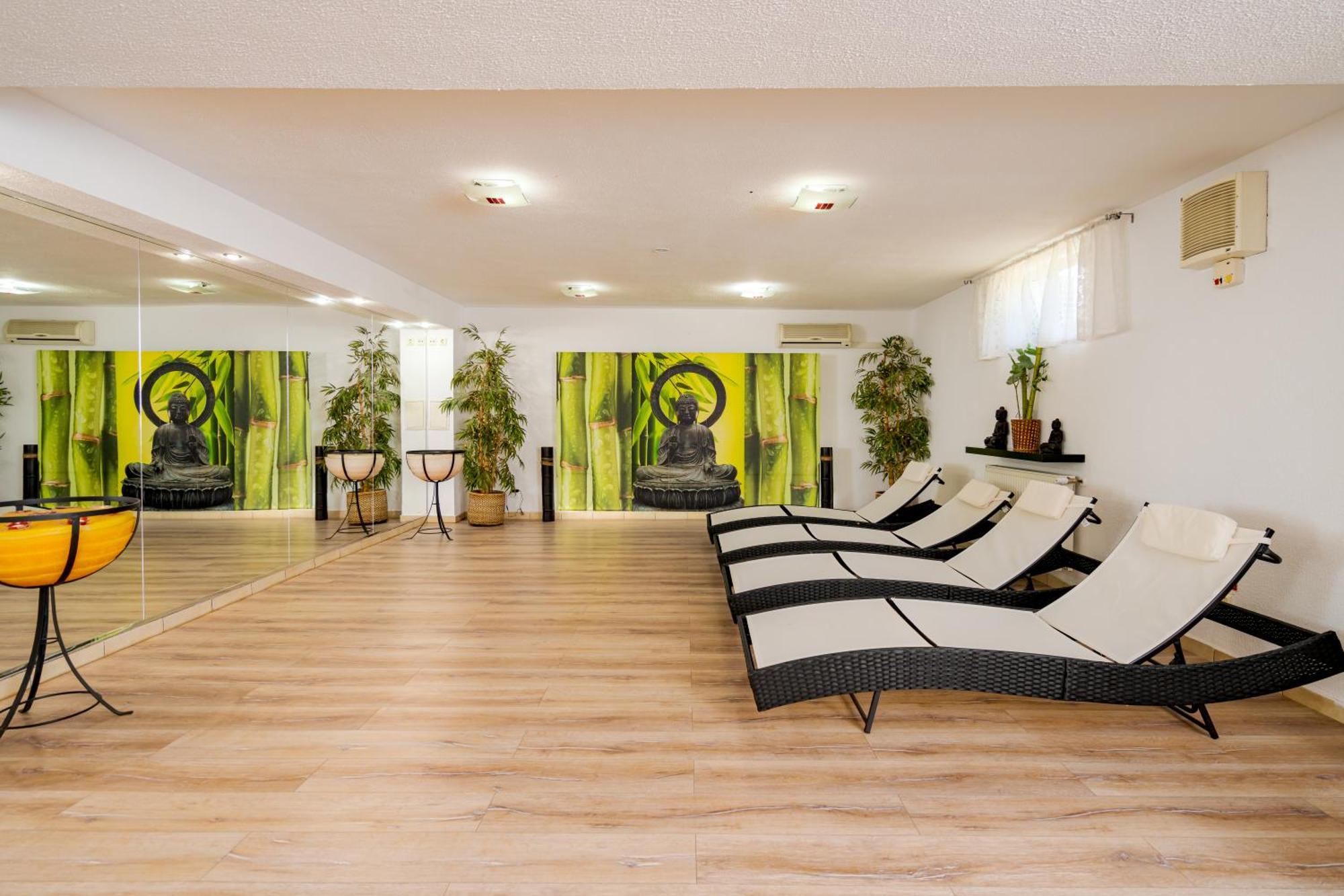 Casa Augsburg Hotell Băneşti Eksteriør bilde